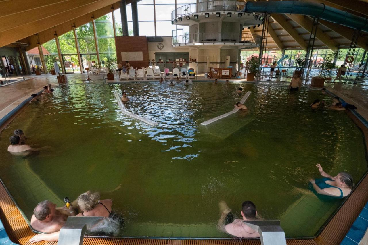 Hotel Kumania Kisujszallas Dış mekan fotoğraf