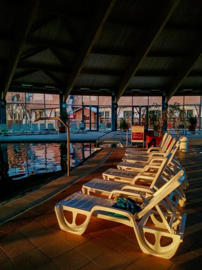 Hotel Kumania Kisujszallas Dış mekan fotoğraf