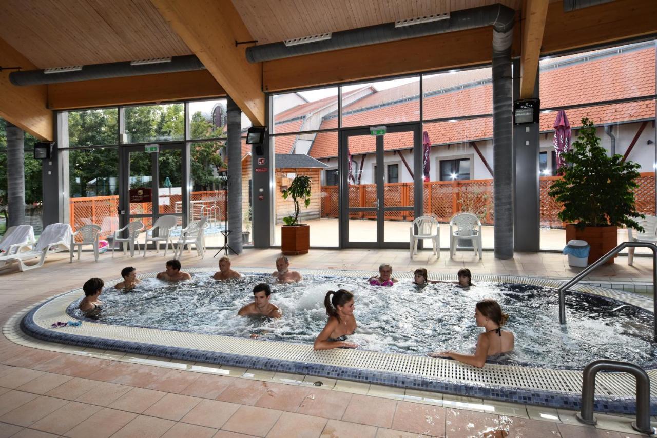 Hotel Kumania Kisujszallas Dış mekan fotoğraf